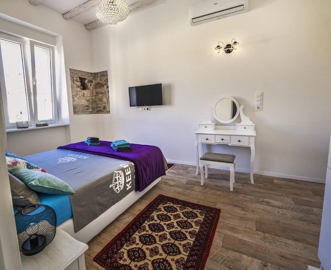 Emma'S Rooms B&B Pula Exterior photo